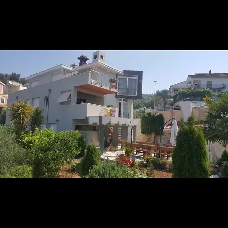 In With Sea View, Terrace, Air Conditioning, Wifi 4328-6 Trogir
